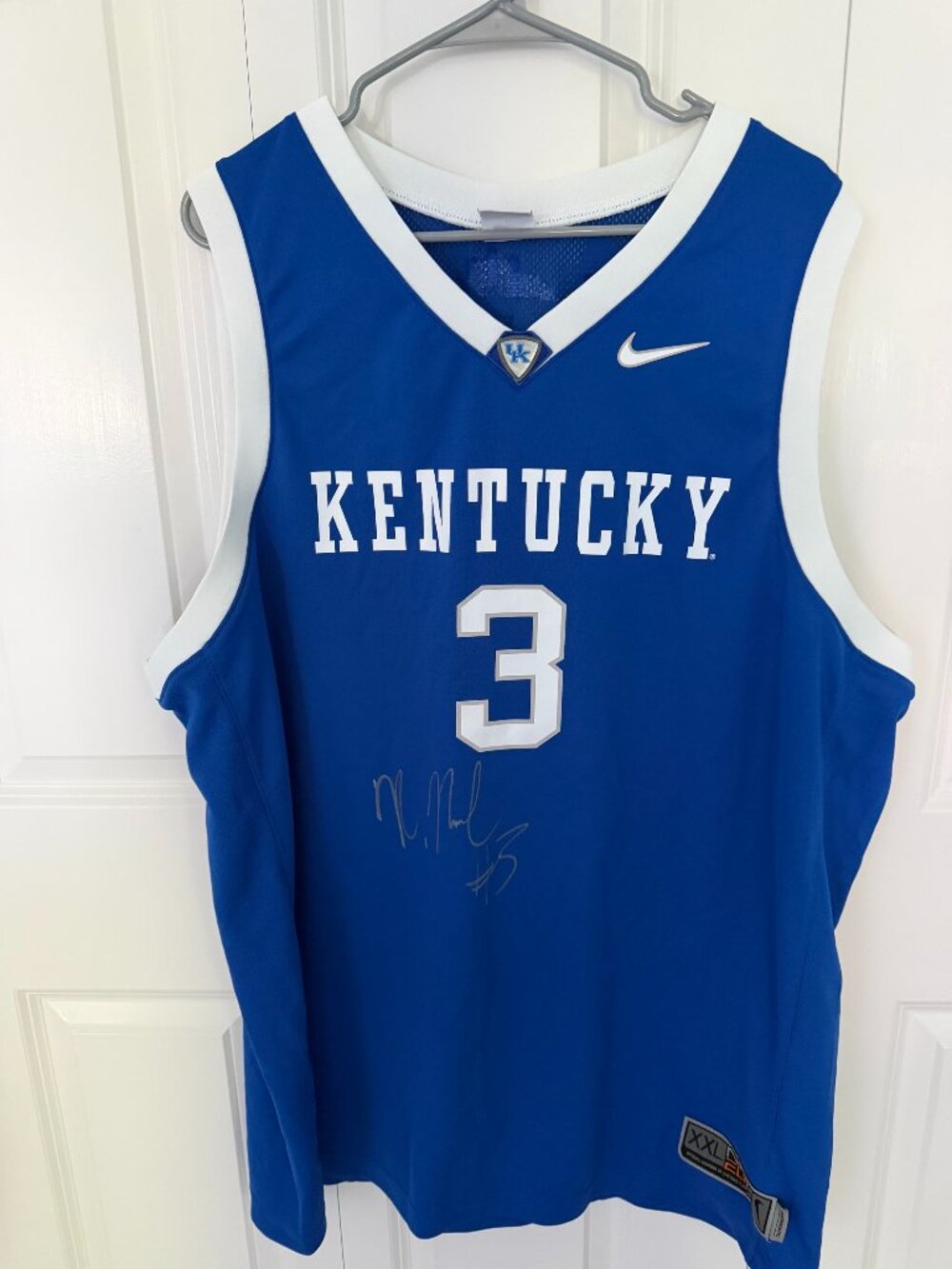 Signed Kentucky Wildcats Nike Elite Basketball Jersey #3 (Size XXL)